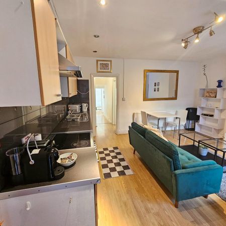 2 bedroom flat to rent - Photo 3