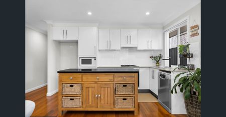 Stylish duplex living in Sought-After Macarthur Heights - Photo 5