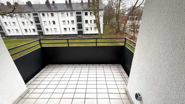 *** Wir modernisieren für Sie! Geräumiger Balkon inklusive! *** - Photo 1