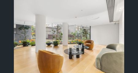 Prime Corner Apartment Living Opposite Albert Park Lake - Photo 2