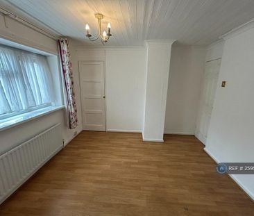 3 bedroom semi-detached house to rent - Photo 6