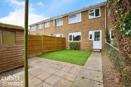 1 bedroom ground floor maisonette to rent - Photo 5