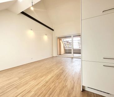 TOP Sanierte Wohnung im Dachgeschoss - Mit Schlossbergaussicht - Foto 2