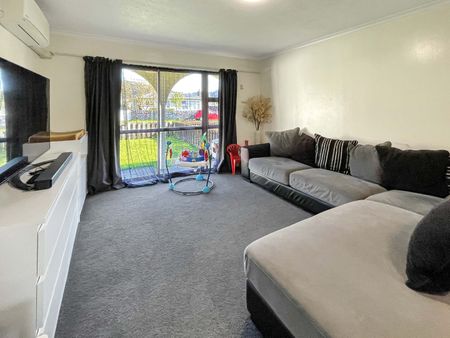 Cute 2-Bedroom Home in Wainui! - Photo 5
