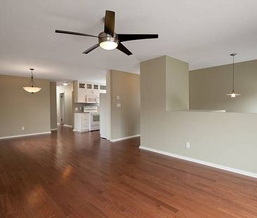 2 BR Fernwood suite - Ideal for a responsible, long-term tenant - Photo 2