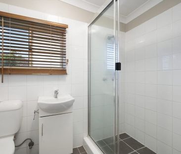 6 Oatley Place, Southport QLD 4215 - House For Rent | Domain - Photo 5