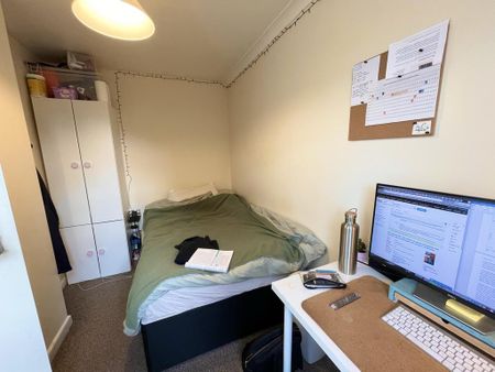 6 bedroom semi-detached house to rent - Photo 5