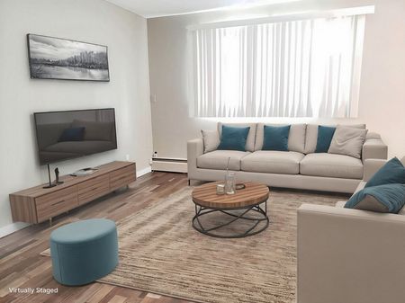 Karen Hall - Photo 3