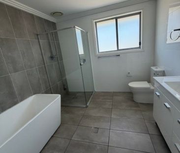 Modern home - Walk to Westfield Sports & Shops - Photo 4