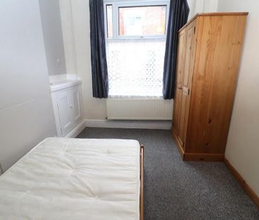 4 bedroom terraced house to rent - Photo 4