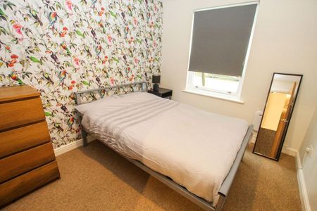3 bedroom flat to rent - Photo 4