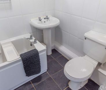 2 bed student apartment near York St John University Room 1 - Photo 6