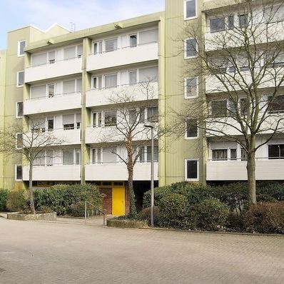 3 Zimmer, Küche, Bad, 2 Loggien, Aufzug, Tiefgarage, 2. Ebene - Photo 1