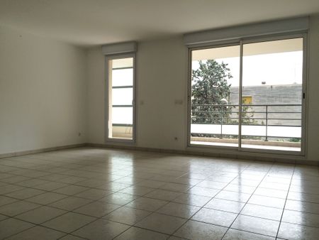 Appartement 4 pièces 93m2 MARSEILLE 8EME 1 850 euros - Photo 3