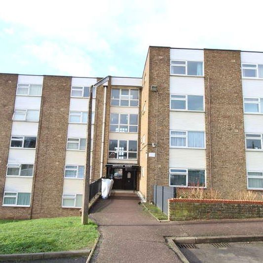 Burfield Court -ed - Wigmore - Refurbished Bed, LU2 - Photo 1