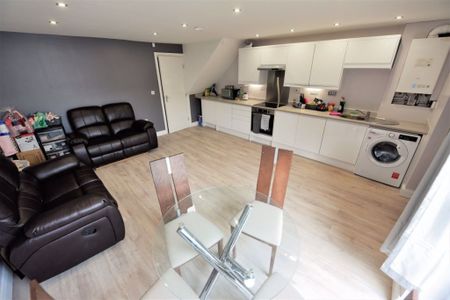 3 bedroom House in Holborn View, Leeds - Photo 4