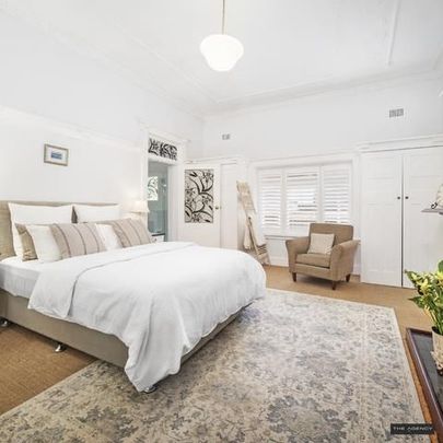 Spacious Federation Family Home with Pool & Manicured Gardens - Photo 1