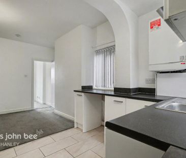 2 bedroom semi-detached house to rent - Photo 4