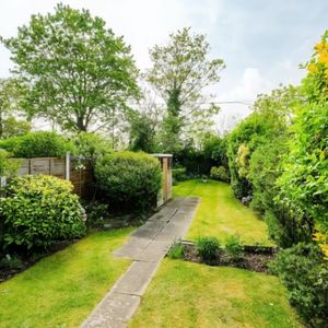 3 Bed Terraced House, Newbury Park, IG2 - Photo 2