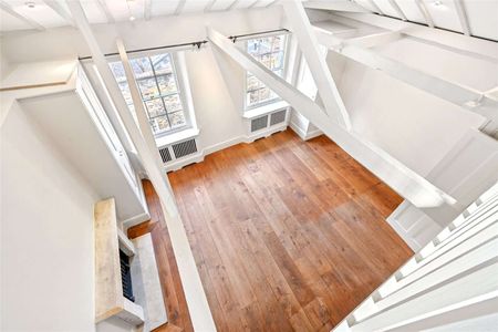 Spacious 5-Bedroom Mews House in Old Barrack Yard - Photo 2