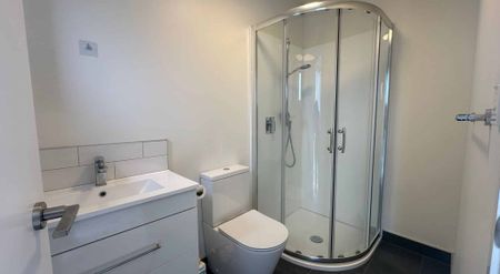 Close to the Beach & Shops - 2Brm Brand New Apartment - Photo 4