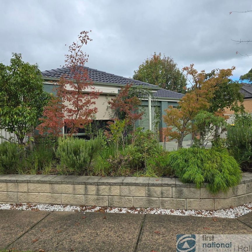 10 Oaklands Way, Pakenham - Photo 2