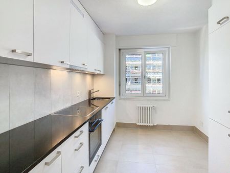 Spacieux logement de 3½ pièces partiellement rénové au coeur de la ville - Photo 5