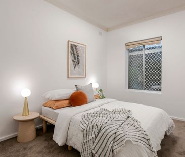 Low maintenance 2 bedroom ground floor unit positioned perfectly - Photo 5