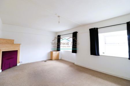 2 bedroom triplex to rent - Photo 2