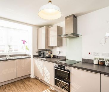 4 bedroom semi-detached house to rent - Photo 6