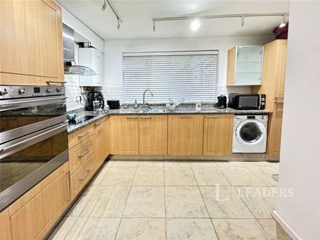 2 bedroom apartment to rent Dingle Lane, Solihull, West Midlands, B91 - Photo 4