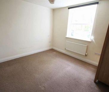 Brentwood Court, Ellesmere Park, Manchester, M30 - Photo 6