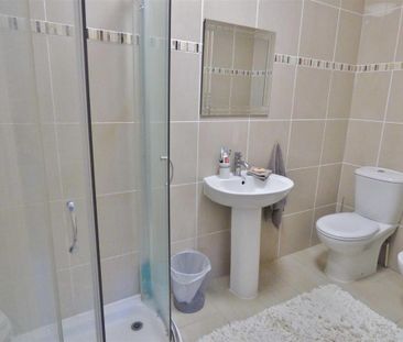 3 bedroom semi-detached house to rent - Photo 6