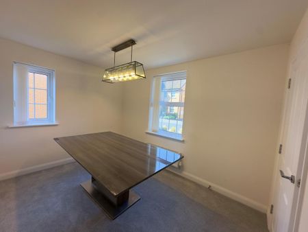 4 bedroom detached house to rent - Photo 2