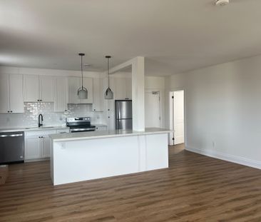 For Lease - 8 Essa Road, Barrie, Ontario - Photo 6