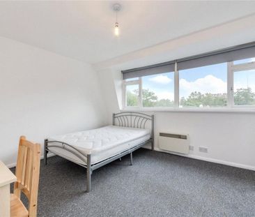 3 bedroom maisonette in Camden - Photo 4