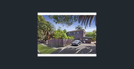 Single room in a shared boarding house - Photo 5