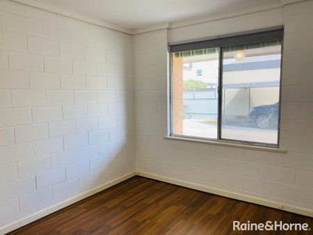 Cute 1 Bedroom Unit in a fantastic location! - Photo 2