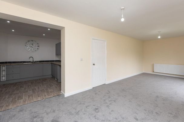 2 bedroom Bungalow To Let - Photo 1