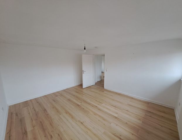 Moderne 3-Zimmer-Dachgeschosswohnung in Friedberg - Photo 1
