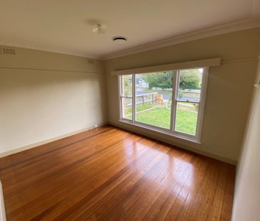 LIGHT FILLED AND SPACIOUS FAMILY HOME - Photo 3