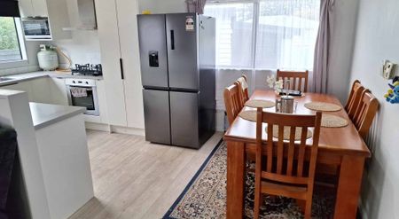 Warm & Welcoming Family Living - Photo 5