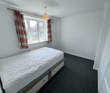 4 bedroom semi-detached house to rent - Photo 5