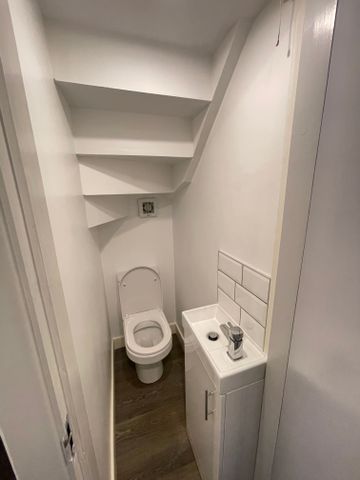 St. Margaret Road Room 3 - Photo 2