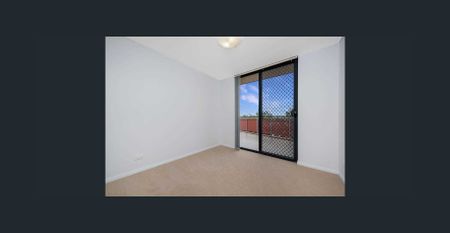 Generous Sized Light Filled Apartment With Panoramic Views - Photo 3