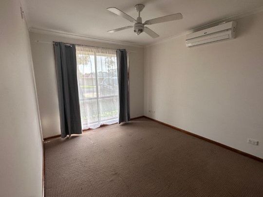 Large Family Home! - Photo 1