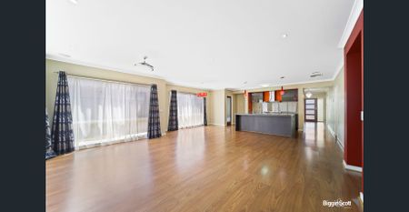 Spacious family home, with impressive convenience. - Photo 4