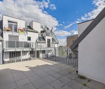 Moderne Dachgeschosswohnung mit 2 Terrassen | 4.OG mit Lift | Klimaanlage - Photo 2