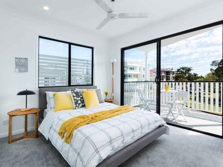 Stunning Tri-Level Townhouse - Photo 2