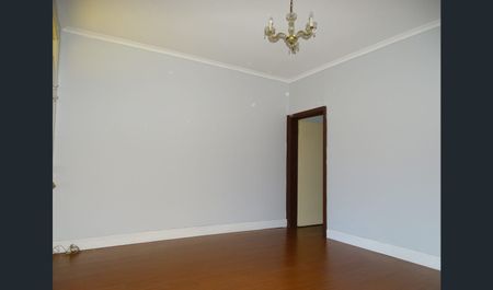 32 Rathdowne Street, Carlton VIC 3053 - House For Rent | Domain - Photo 5